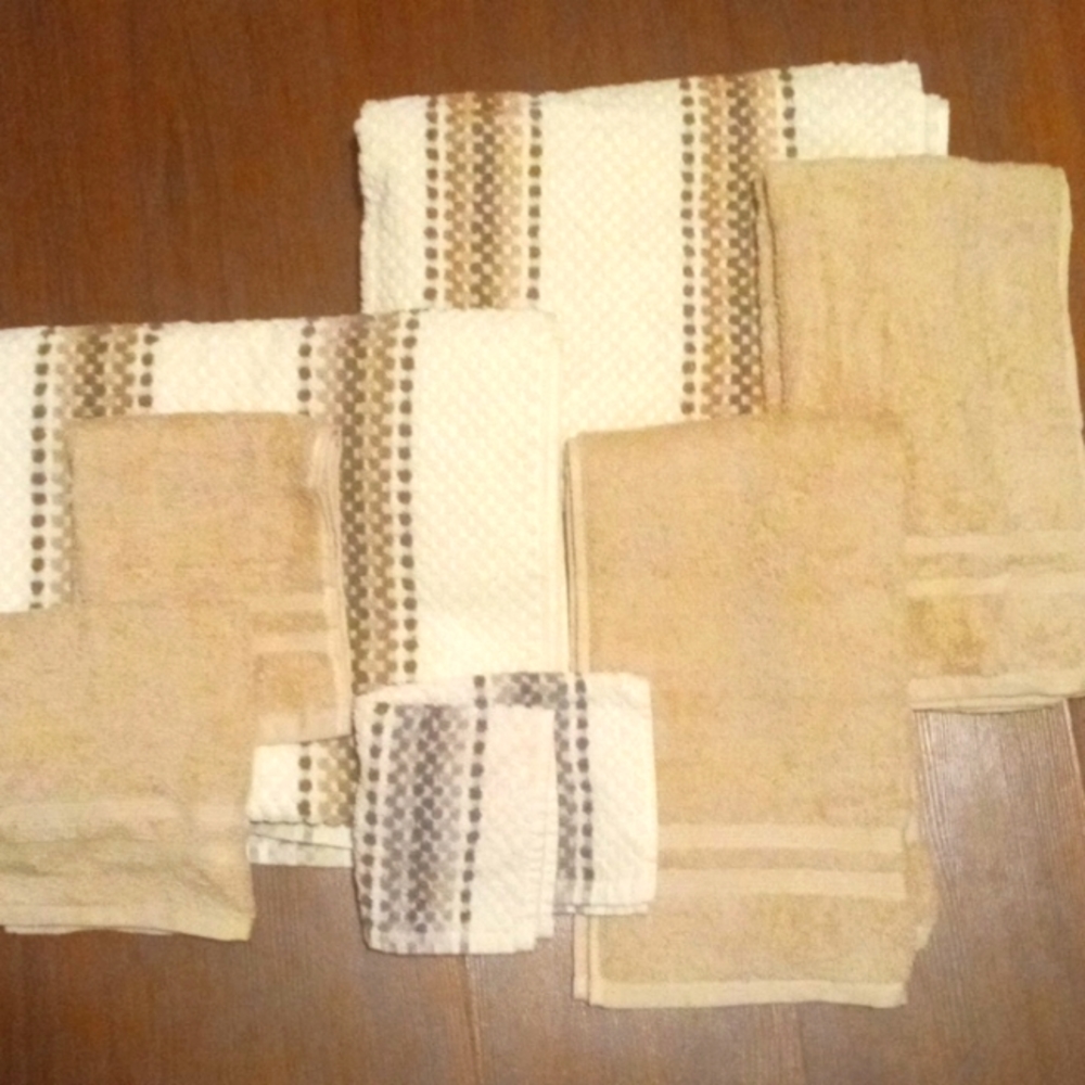NWT 8 PIECE "AT HOME" BATHROOM TOWEL SET